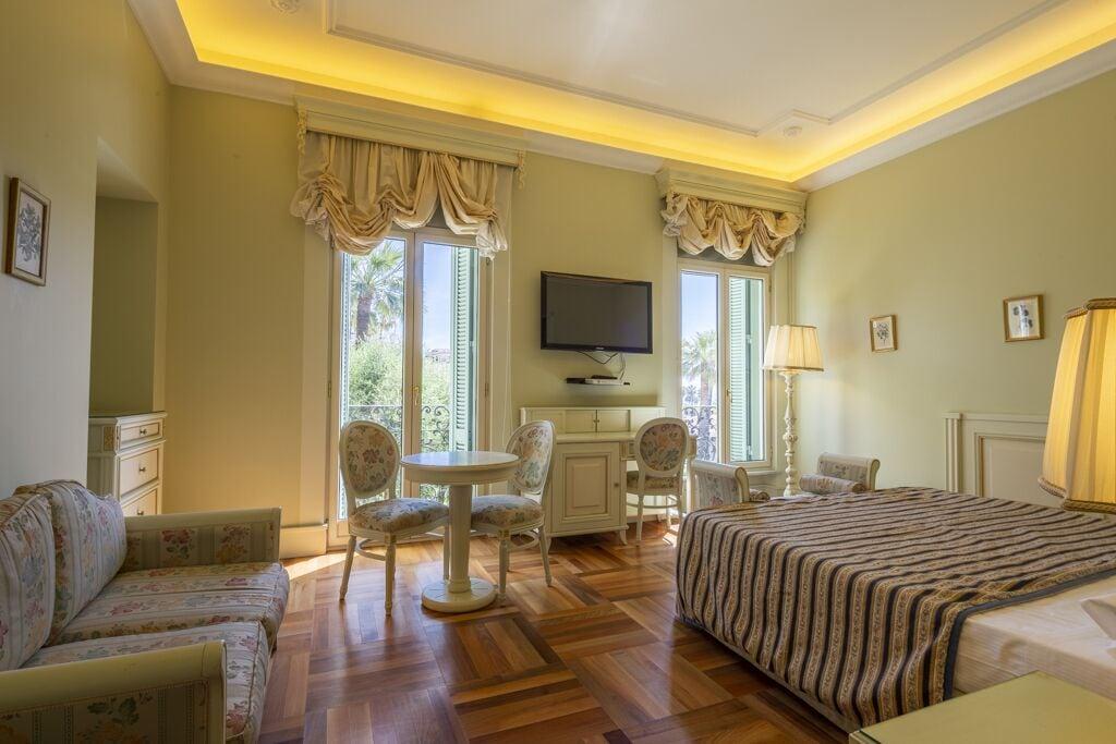 De Paris Hotel 4*